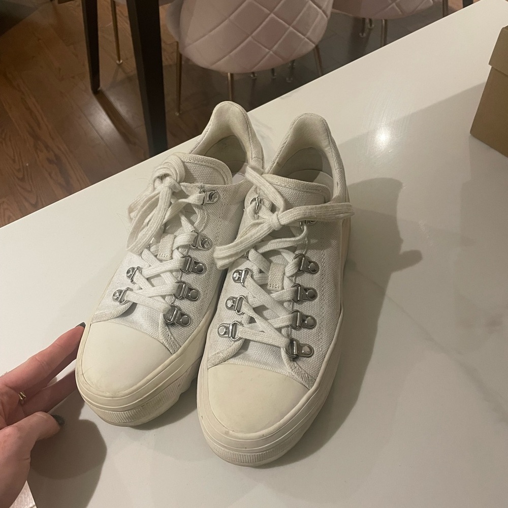 WHITE MICHAEL KORS SNEAKER